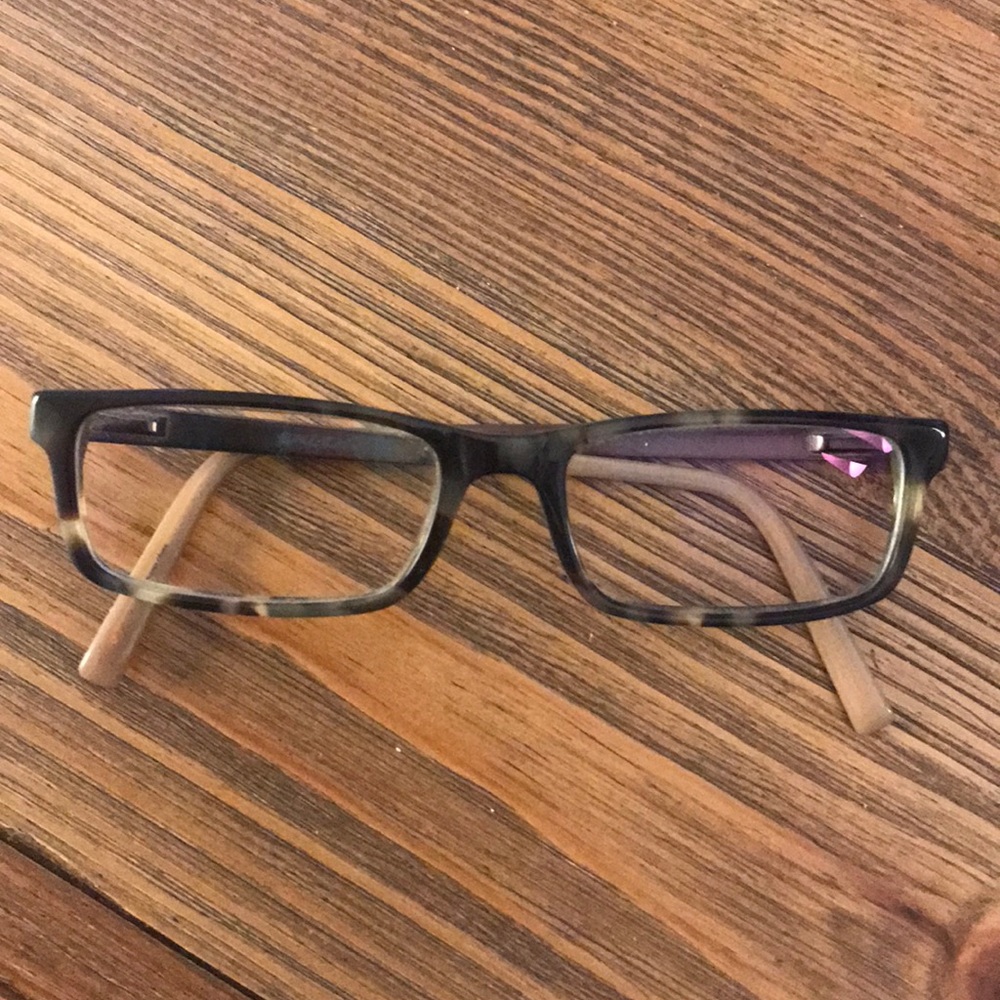 Trendy Skechers glasses - tortoise shell pattern